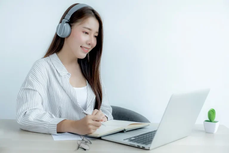 Learner taking notes in a live virtual Lean Six Sigma class